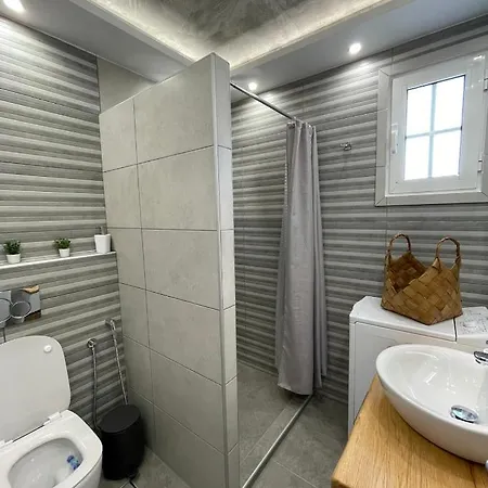 2 Bedroom Hidden Gem In *